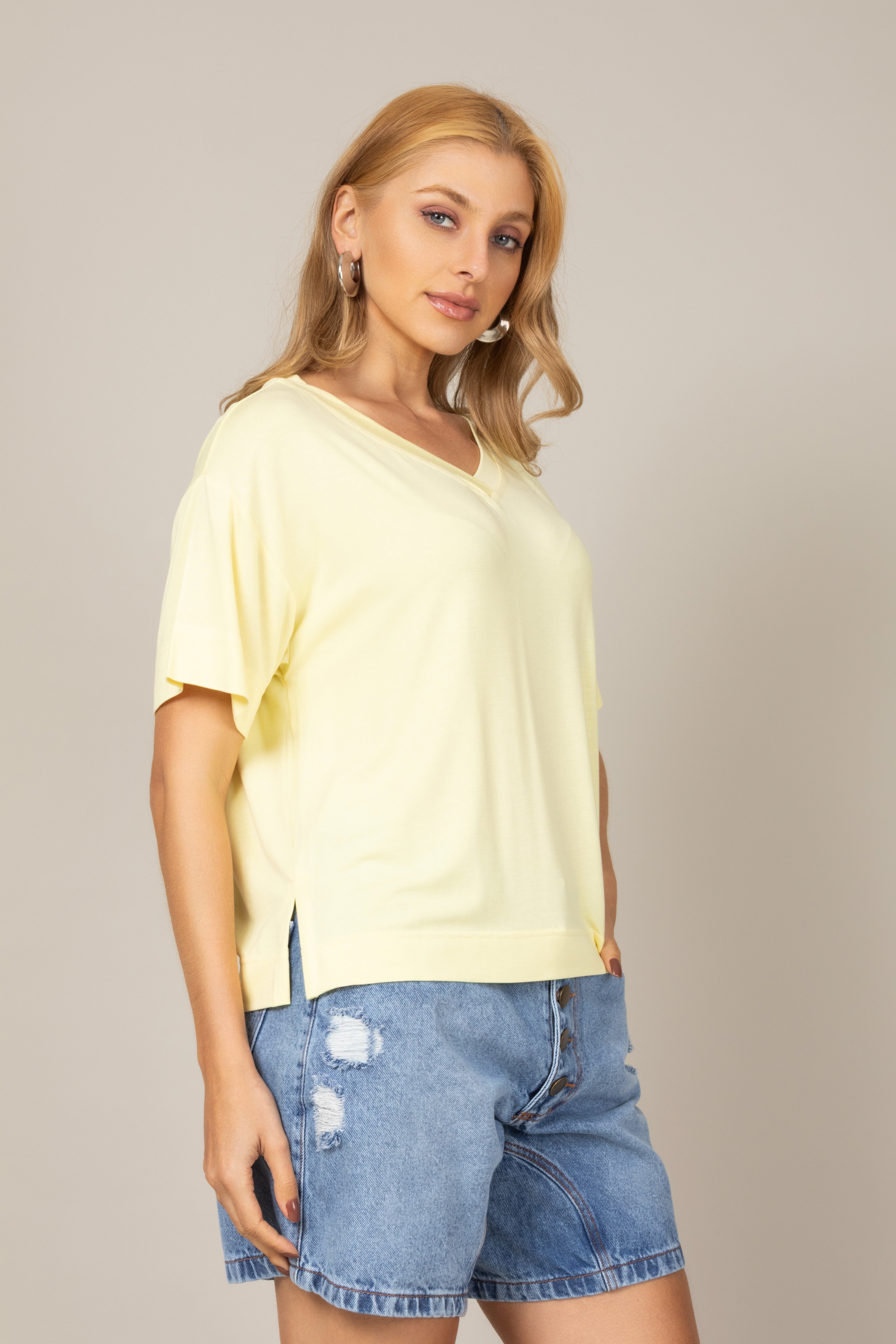 Blusa Básica Decote V em Malha