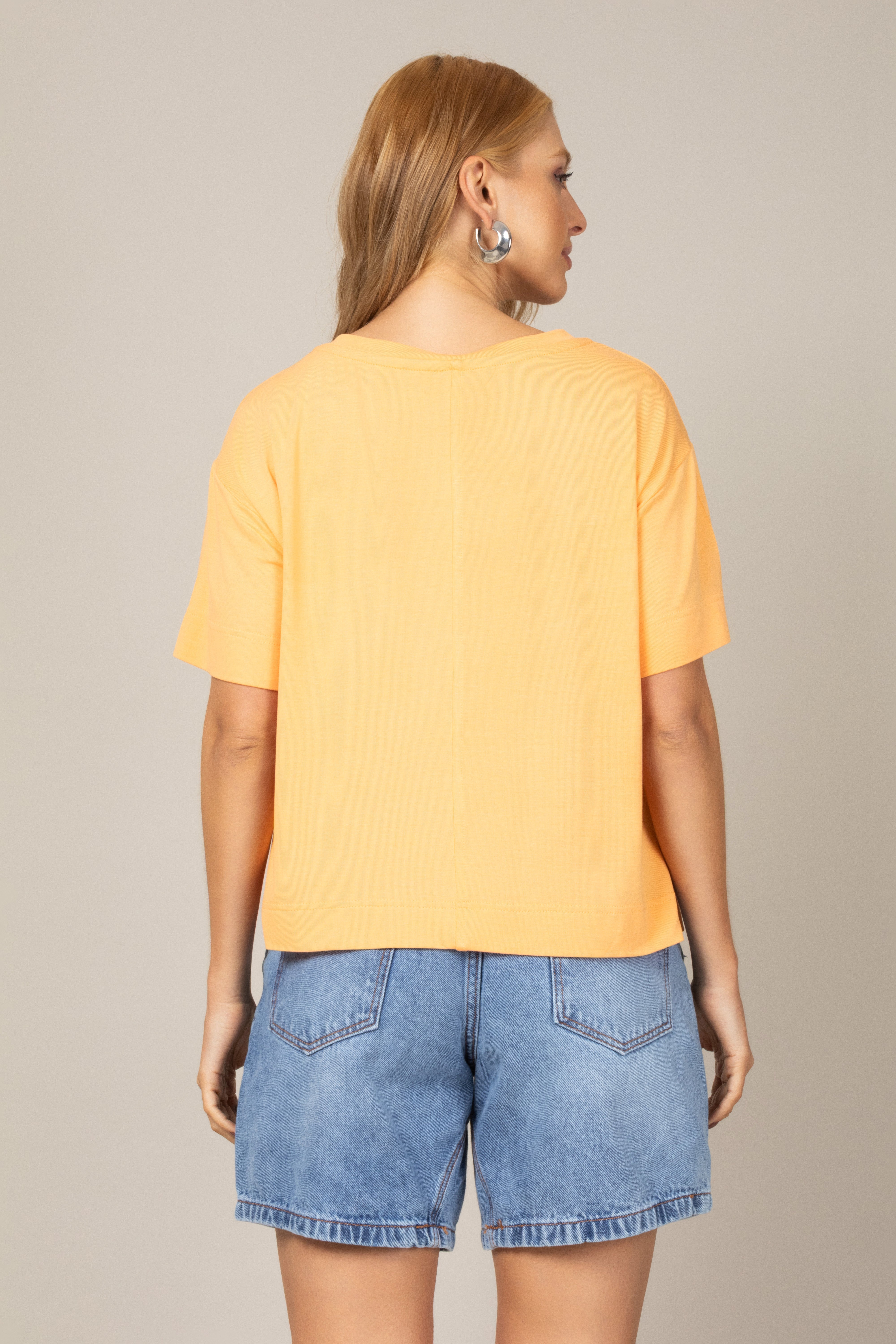 Blusa Básica Decote V em Malha