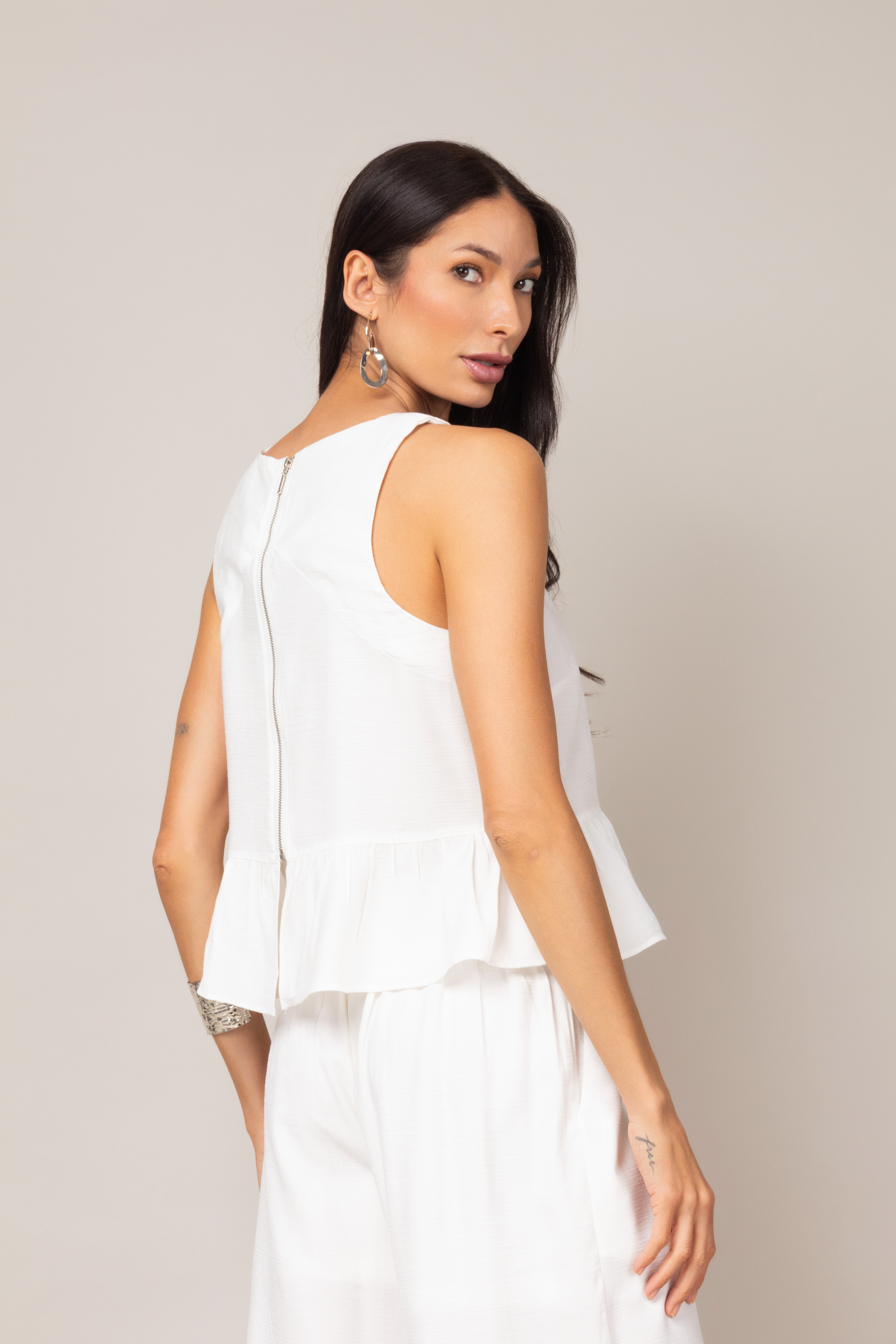 Conjunto com Blusa Peplum e Calça Pantalona