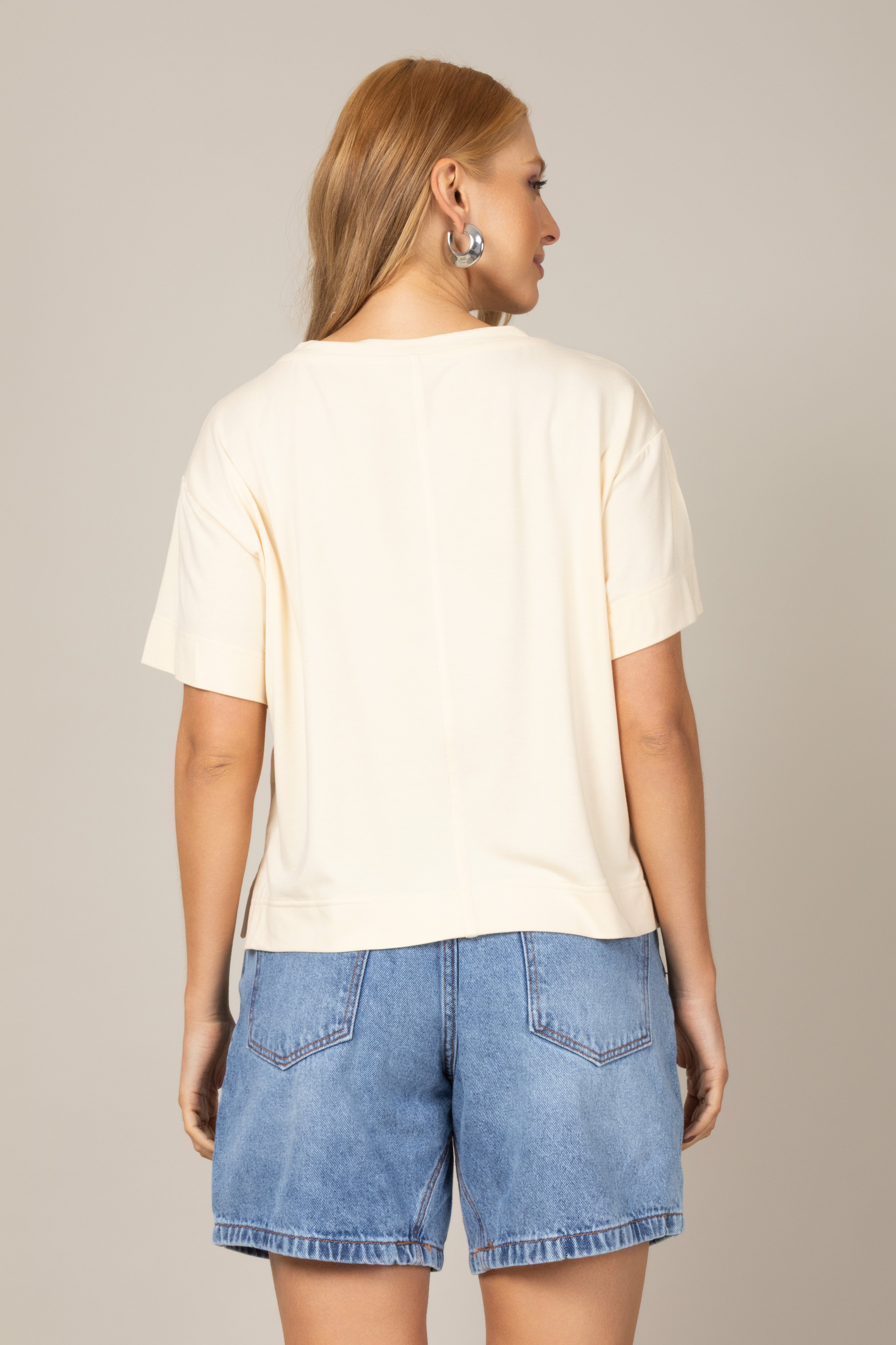 Blusa Básica Decote V em Malha
